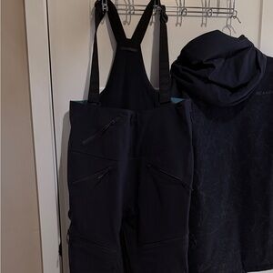 AKOVA WOMEN'S LEGACY BIB / PANT 3L- Black Ice